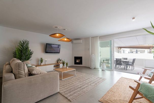 3 bedroom luxury Townhouse for rent in Casares, Andalusia - Photo 1