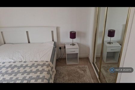 2 bedroom flat to rent - Photo 2