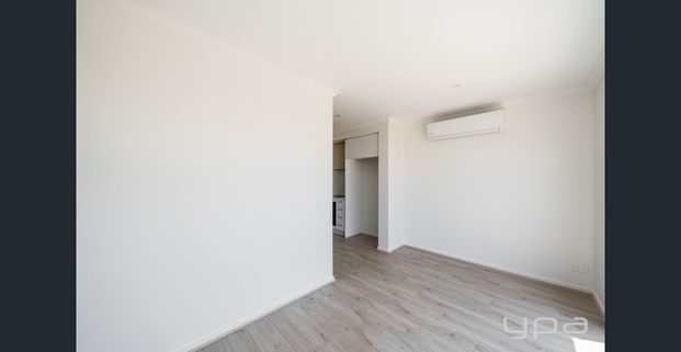 Perfect Location! - Photo 1