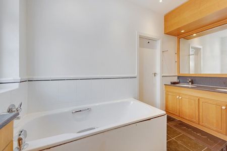 5 Bedroom Semi-Detached To Let - Photo 3