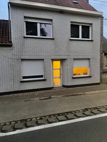 Woning met 3 slaapkamers,garage en tuin - Foto 3