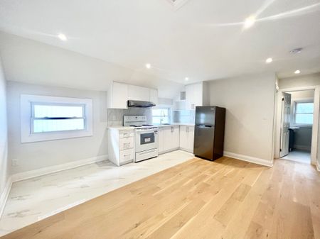 For Lease - 4 Sutherland Avenue Unit# 2nd Flr, Toronto, Ontario - Photo 4
