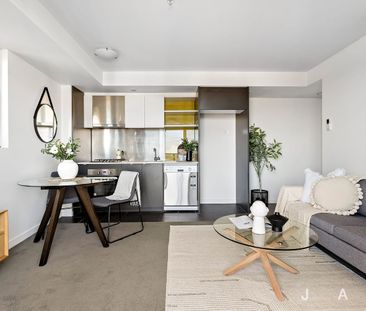 Sophisticated Urban Living - Photo 2