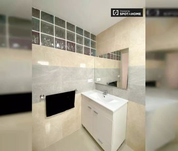 Room in a shared 4-bedroom apartment for rent in Campanar - Photo 5