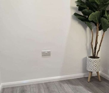 NO DEPOSIT Newly Refurbished 4-BEDROOM HOUSE TO RENT - Photo 5