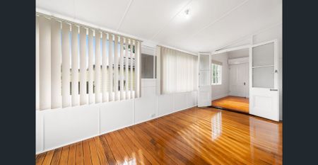 Perfectly Positioned Large House in West End - Photo 2