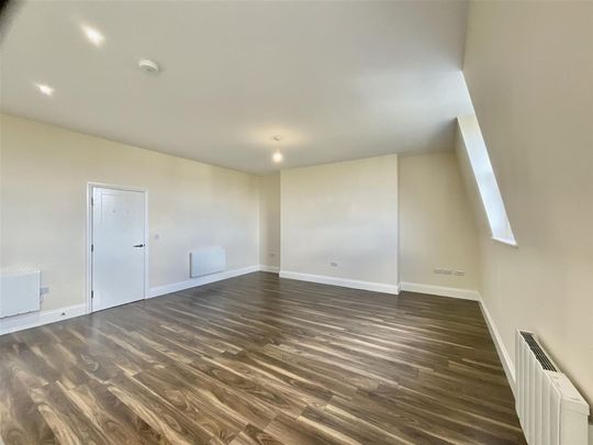 9 Esplanade Gardens, YO11 2AW, Scarborough - Photo 1