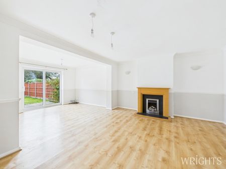 3 bedroom Mid Terraced House - Ferrier Road, Stevenage - Photo 3