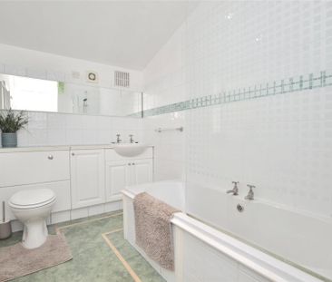 4 bedroom end of terrace house to rent - Photo 4