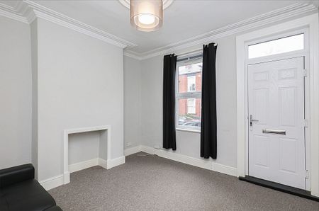 3 bedroom Terraced House to rent - Photo 3