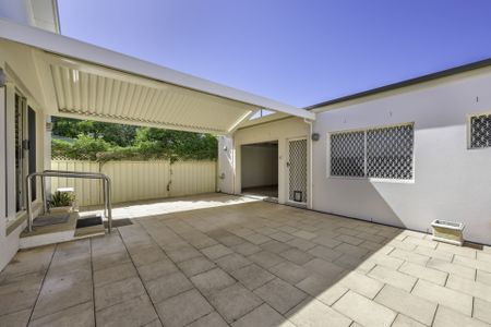 Spacious four bedroom home with double garage in sought after beach side suburb 'The Junction' - Photo 3