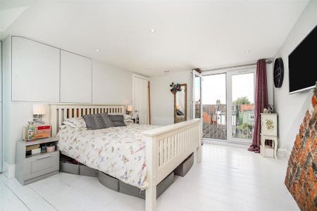 4 bedroom terraced house to rent - Photo 5