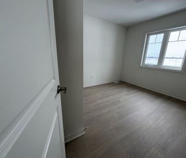 For Lease - 68 Sanderson Drive, Kawartha Lakes, Ontario - Photo 5