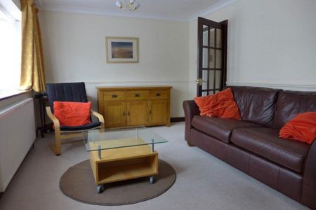 3 bedroom detached house to rent - Photo 2