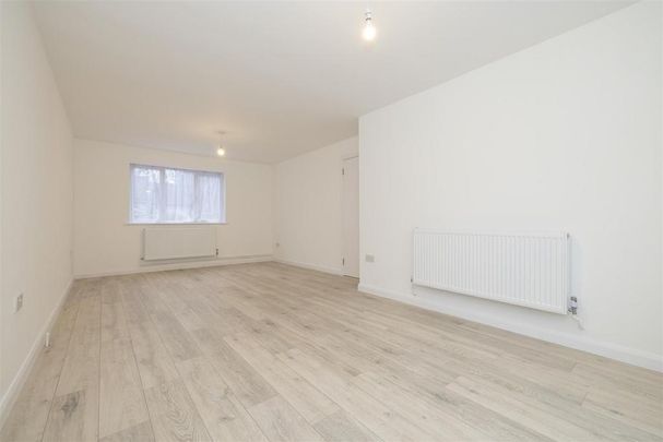 4 bedroom semi-detached house to rent - Photo 1