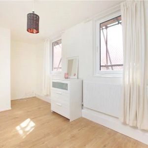 1 bedroom flat in Balham - Photo 2