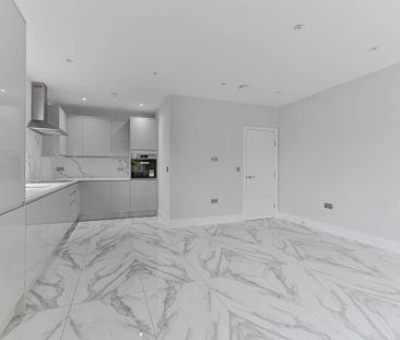 3 bedroom flat to rent - Photo 6