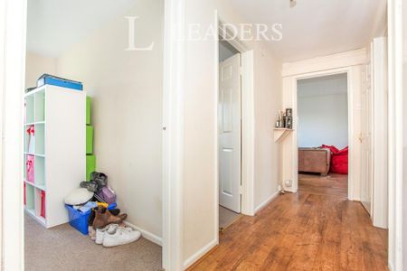 2 bedroom flat to rent - Photo 4