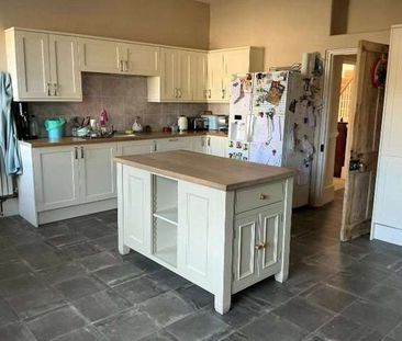 North Aller Farmhouse is situated on the outskirts of the market to... - Photo 3