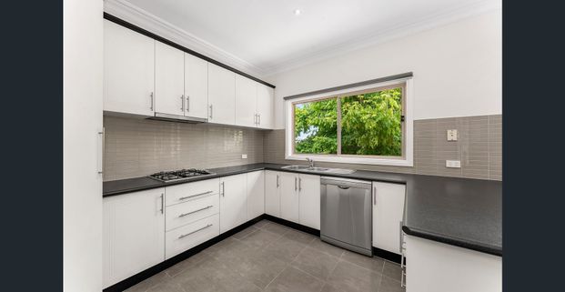 Large Single-Level Home! - Photo 1