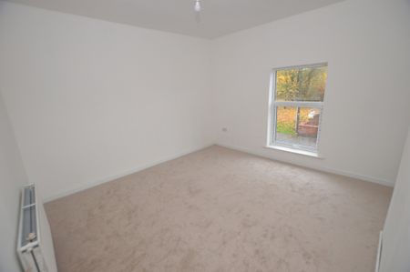 2 Bedroom Terraced House - Photo 2