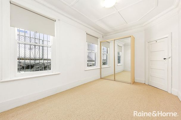Apartment with 2 bedrooms & 1 bathroom - Photo 1