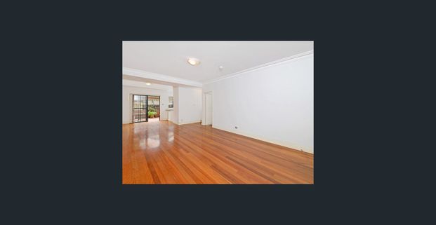 Massive Villa with A Huge Courtyard - Photo 1