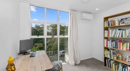 Three Bedroom, Two Bathroom, Kelburn - Photo 4