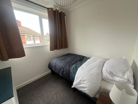 3 bedroom semi-detached house to rent - Photo 5