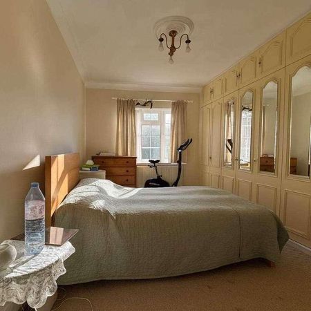 Herga Court, Harrow, HA1 - Photo 2