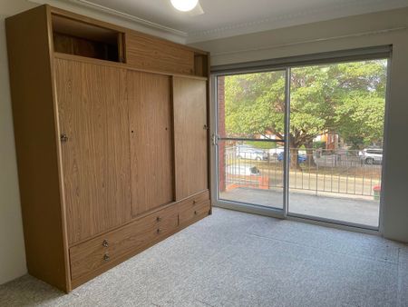 Centrally located 2-bedroom apartment - Photo 2