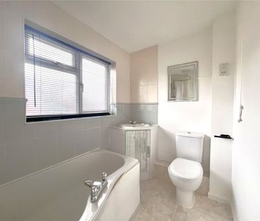 Charthouse Road, Ash Vale, Aldershot, Surrey, GU12 - Photo 3