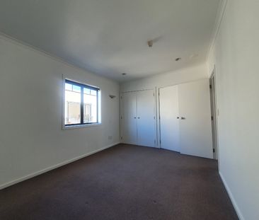 Two Bedroom with Two carparks! - Photo 5
