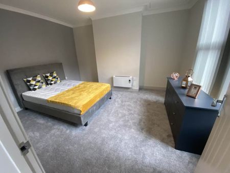 Hough Lane (Room 3), Bramley, Leeds - Photo 3