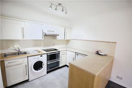 Wyvern Place, Green Lane, Addlestone, Surrey, KT15 2UD - Photo 4