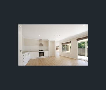 1/10 Waratah Crescent, West Albury, NSW 2640 - Photo 1