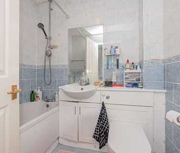 All Saints Close, Wokingham, RG40 - Photo 2