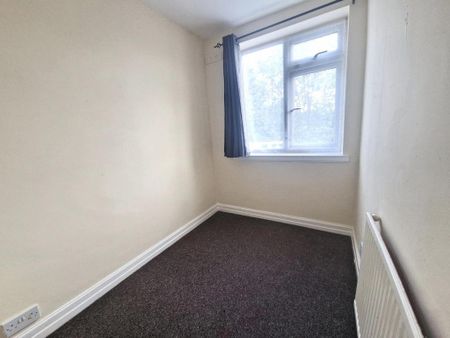 3 bedroom end of terrace house to rent - Photo 3