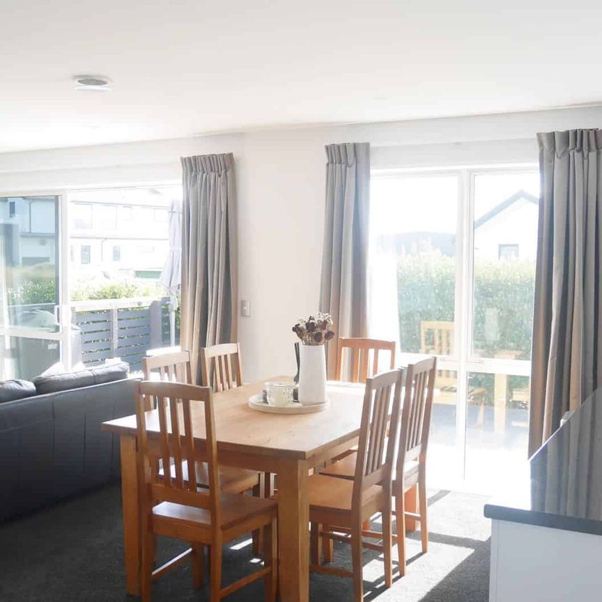 WIGRAM - 3 BEDROOMS, 2 BATHROOMS, HEATPUMP, DOUBLE INTERNAL ACCESS GARAGE - Photo 1