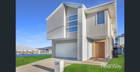 Modern 4-Bedroom Home in Tranquil Spring Mountain Neighborhood - Photo 4