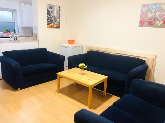 1 bedroom in a house share to rent - Photo 1