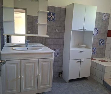 Location Maison 5 pièces 124m² VAUVERT 30600 - Photo 4