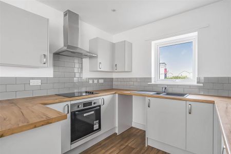 2 bedroom end of terrace house to rent - Photo 3