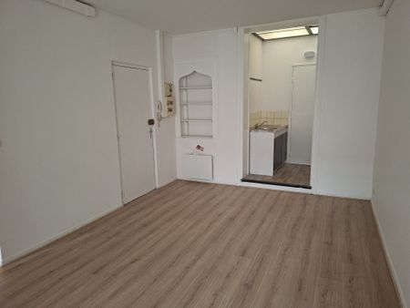 Location Appartement 2 pièces 44m² ARMENTIERES 59280 - Photo 3