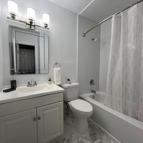 Newport Towers Apartments - ALL INCLUSIVE - Photo 1