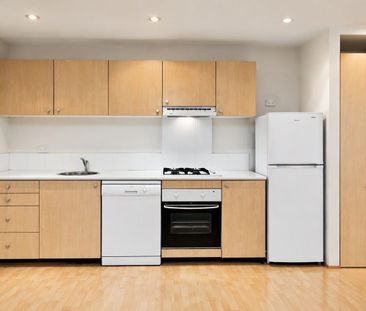LOFT STYLE WAREHOUSE LIVING NEAR CAMPDERDOWN COMMONS - Photo 6
