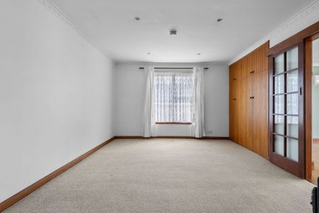 Spacious 3-Bedroom Home in Quiet Norwood Court - Photo 5