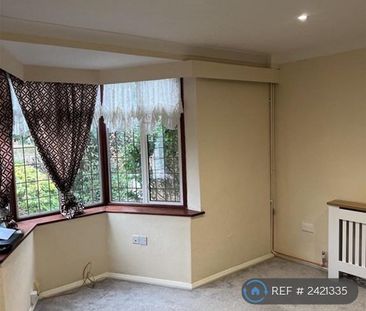 4 bedroom end of terrace house to rent - Photo 2