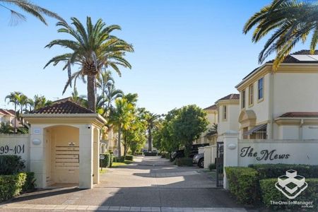 A Peaceful, Comfortable & Fully Renovated Townhouse in Ashmore - Photo 3