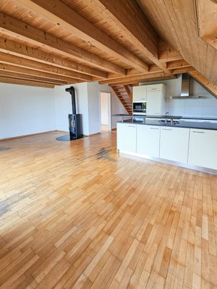 Grosszügige 4.5-Zimmer-Dachwohnung mit Galerie und zwei Balkone - Photo 1